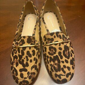 TRU Women's comfort foam leopard suede flats with gold accent, Size 12 NWT